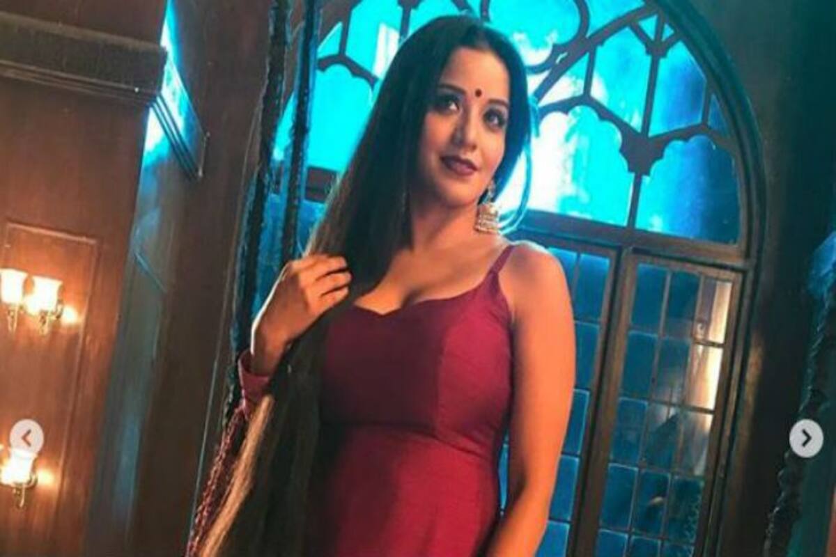 Bhojpuri Sizzler And Nazar Fame Monalisa Shows Seductive Side in Retro  Avatar, Looks Hot in Sexy Magenta Outfit â€“ See Pics | India.com