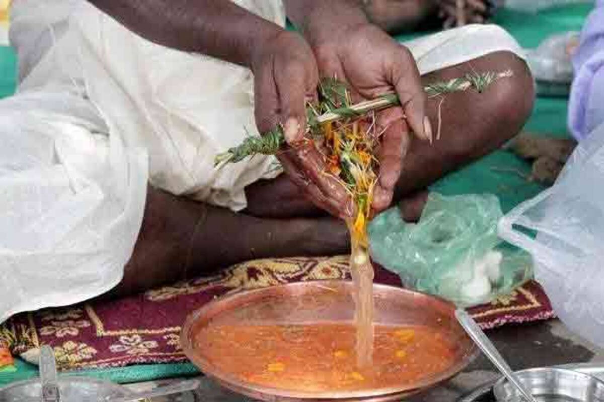 Pitru Paksha 2018: महालया या सर्वपितृ अमावस्या कब है, जानिये महत्व और कैसे  करें पितरों की विदाई - Pitru paksha mahalaya sarvapitra amavasya date time  significance sarv pitra amavasya puja ...