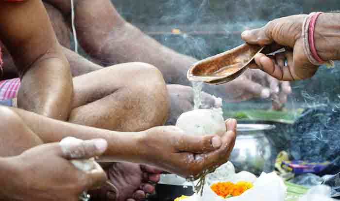 Pitru Paksha 2021: भूलकर भी ना भूलें पितृ पूजा के ये नियम, जानें इस दौरान क्यों नहीं करना चाहिए लोहे के बर्तनों का इस्तेमाल