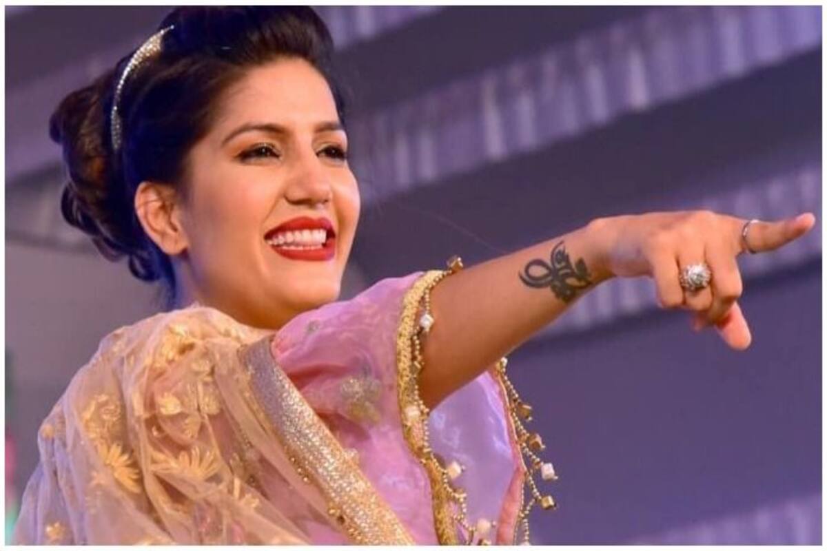 1200px x 800px - Haryanvi Bombshell Sapna Choudhary Flaunts Her Sexy Thumkas on Chhori  Bindass Song During Stage Performance in Agra, Watch | India.com
