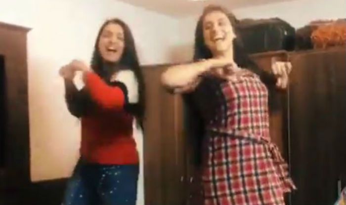 Bhojpuri Bombshells Amrapali Dubey And Akshara Singh Raises The Hotness Quotient as They Dances to Piya Piya – Watch Video Bhojpuri Bombshells Amrapali Dubey And Akshara Singh Raises The Hotness Quotient as They Dances to Piya Piya – Watch Video