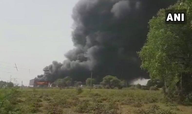 Gurugram: Major Fire Breaks Out at Garment Warehouse at Rewari Road, 6 Fire Tenders at Spot