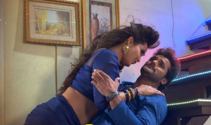 Bhojpuri Hot Couple Khesari Lal Yadav And Kajal Raghwanis Song Aahoo Eh Oriya From Naagdev Featuring Their Sizzling Chemistry Goes Viral; Clocks Over 3 Million Views pic