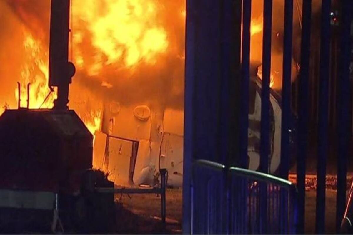 Leicester City Football Club Helicopter Crashes After Match Owner Vichai Srivaddhanaprabha Feared Dead Watch Video India Com