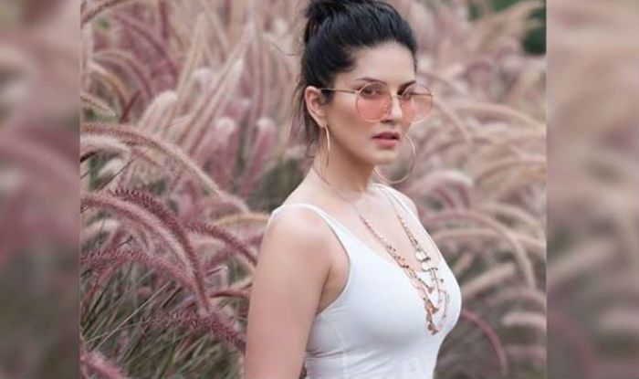 Sunny Leone Looks Hot As Hell In White Tank Top And Pink Shorts During Sunny Leone Looks Hot As Hell In White Tank Top And Pink Shorts During