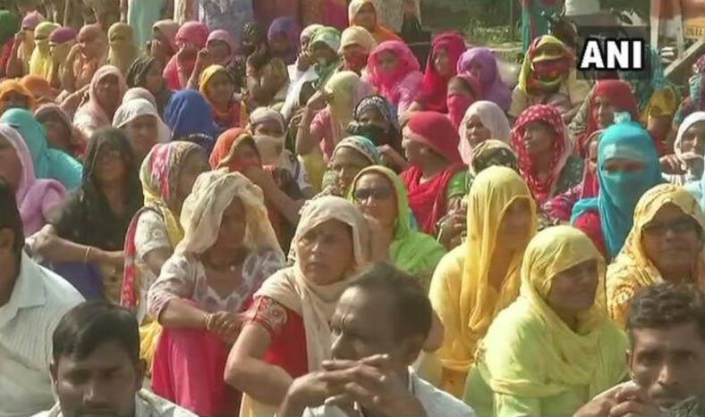 Delhi: EDMC Workers Protest at Kashmere Gate For Regular Salaries; State Govt Tells SC it Would Release Rs 500 Crore to 'Tide Over Crisis'