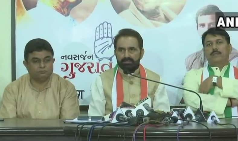 Migrant Exodus From Gujarat: Congress Leader Shaktisinh Gohil to File Criminal, Defamation Case Against CM Rupani For Insinuating he Was Responsible For Violence