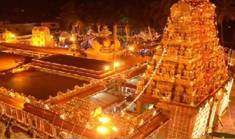 कर्नाटक : गोकर्ण के महाबलेश्‍वर मंदिर में ड्रेस कोड, जींस, हैट, पैंट पहन कर प्रवेश नहीं कर सकेंगे श्रद्धालु