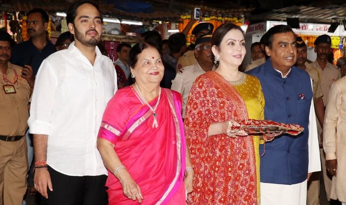 Mukesh Ambani And Nita Ambani Visit Siddhivinayak Temple, Present 