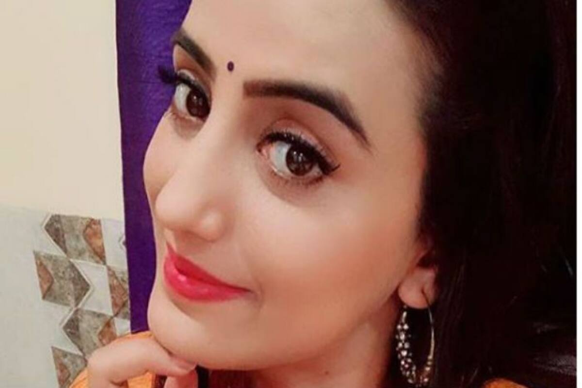 Akshara Singh Ki Chudai Sexy - Bhojpuri Hotness Akshara Singh Looks Sexy in Orange Ethnic Wear And Red  Lips â€“ See Pictures | India.com