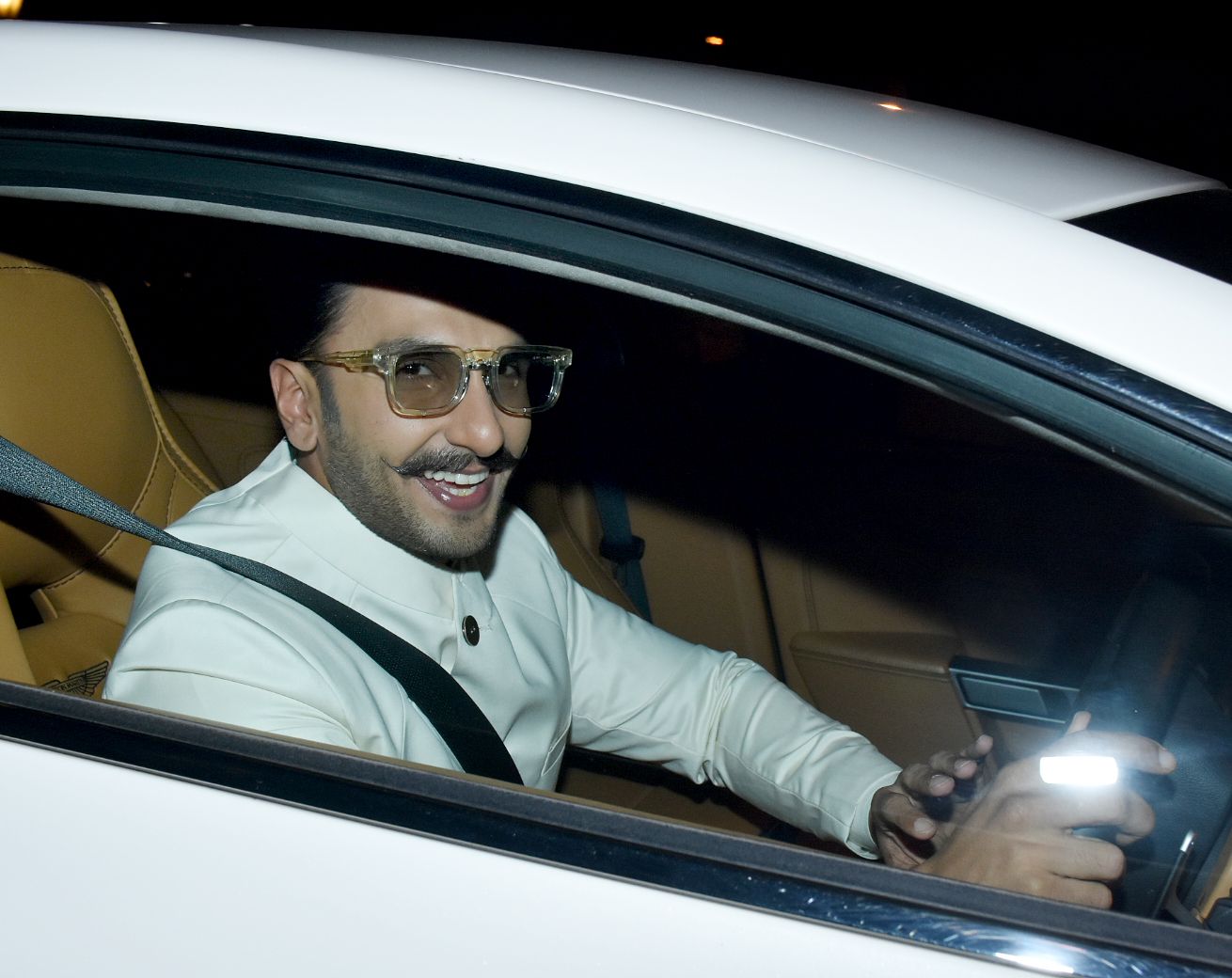 Ranveer Singh: Deepika-Ranveer, twinning in white, head to Italy for wedding  - The Economic Times