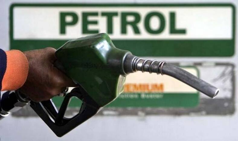 Fuel Prices Continue to Fall; Petrol at Rs 75.57 Per Litre in Delhi, Rs 81.10 Per Litre in Mumbai