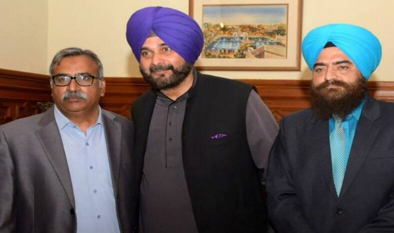 Navjot Singh Sidhu Runs Into Controversy For Posing With Khalistani Terrorist Gopal Singh Chawla; Sukhbir Singh Badal Hits Out