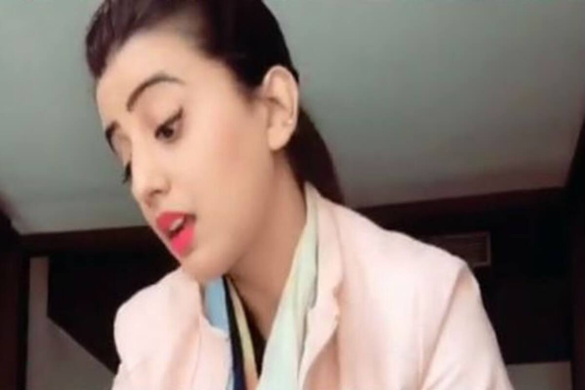 Bhojpuri Sizzler Akshara Singh Looks Hot as She Croons Her Latest New Year  Song 'Darling Tu Time Pe Aa Jana' in This Viral Video â€“ Watch | India.com