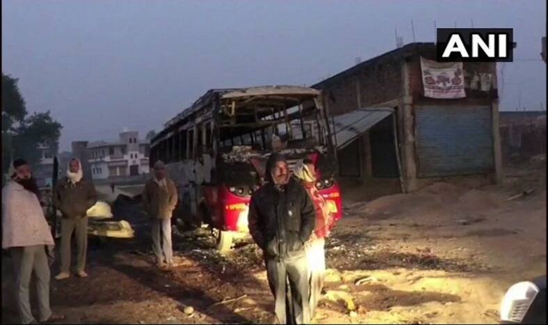 Bihar: One Shot Dead, 4 Buses Set Ablaze by Naxals in Aurangabad; CRPF Present on Spot