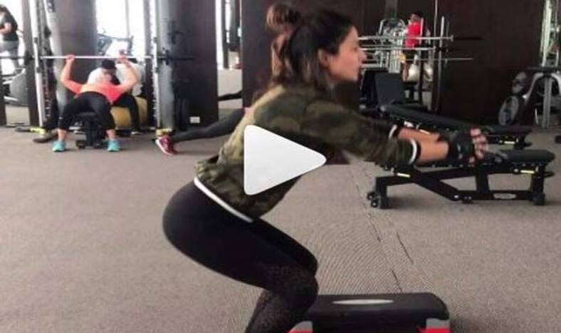 VIDEO: बेहद कोमल दिखने वाली Hina Khan का जबरदस्‍त वर्कआउट, बैक टू बैक की बेहद कठिन एक्‍सरसाइज...