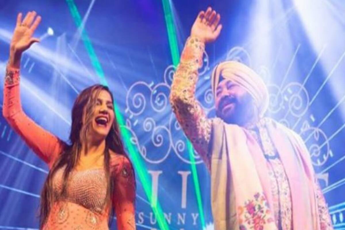 Haryanvi Hot Bomb Sapna Choudhary Looks Sexy as She Performs Bhangra on  Kudiyan Sehar Diyan Along With Daler Mehendi – Watch Video | India.com