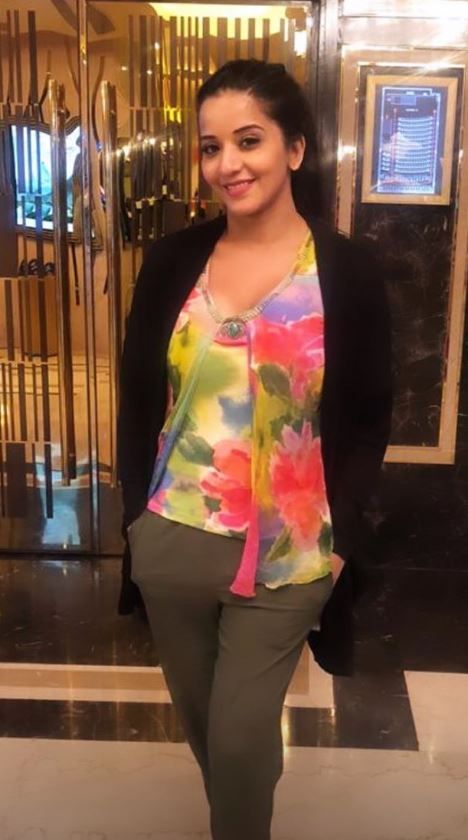 Bhojpuri Hot Bomb And Nazar Fame Monalisa Looks Sexy as She Spends Her  Sunday With Hubby Vikrant Singh Rajpoot – See Pictures
