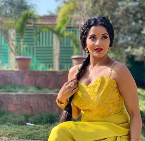 Bhojpuri Hottie And Nazar Fame Monalisa Looks Sexy AF in Yellow Suit ...