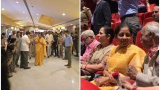 जब रक्षा मंत्री निर्मला ने पूर्व सैनिकों के साथ देखी ‘उरी’ जम कर गूंजे ‘वंदे मातरम’ के नारे जब रक्षा मंत्री निर्मला ने पूर्व सैनिकों के साथ देखी ‘उरी’ जम कर गूंजे ‘वंदे मातरम’ के नारे