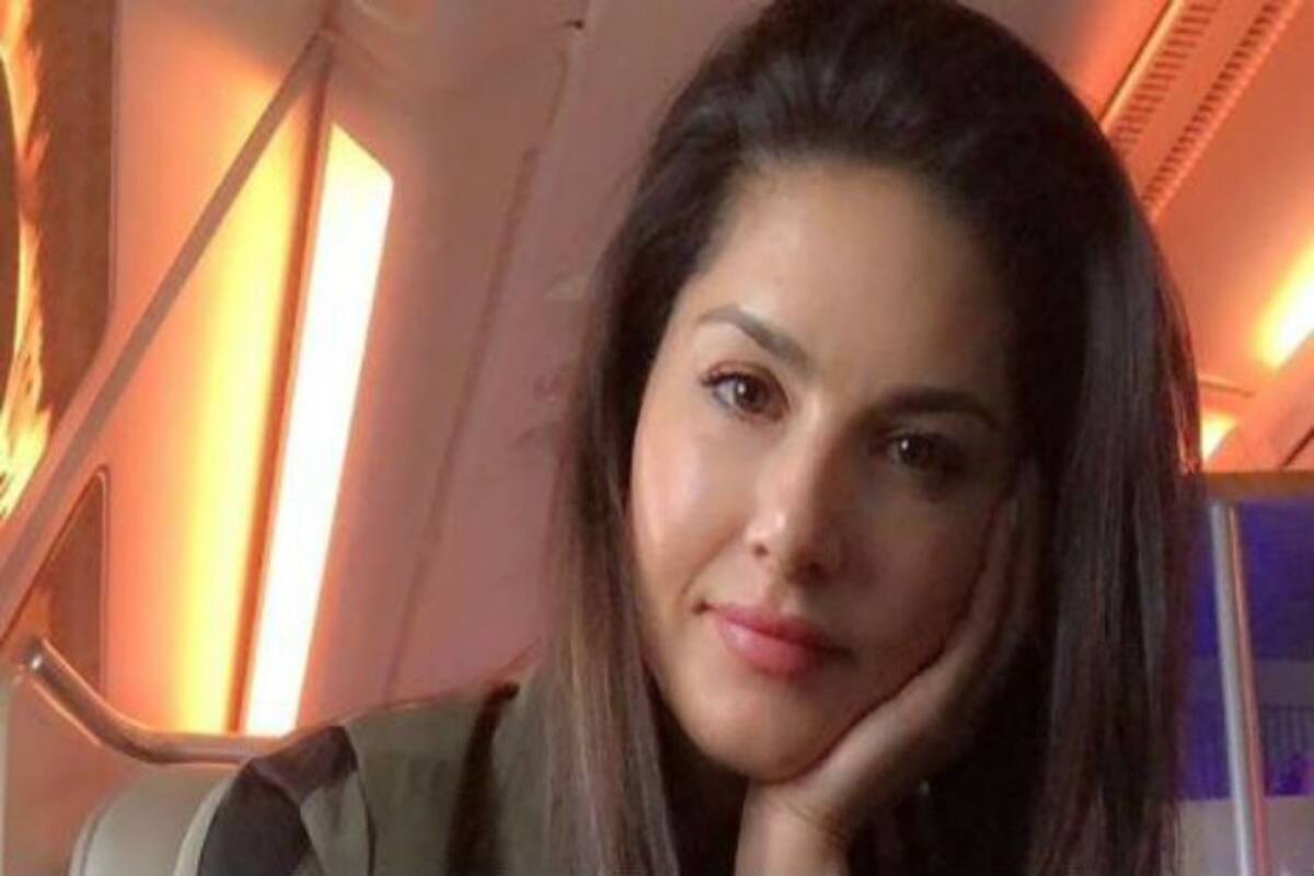 Sunny Leone Looks Her Sexiest Best in No Makeup Look as She Travels Back  Home – See Picture | India.com