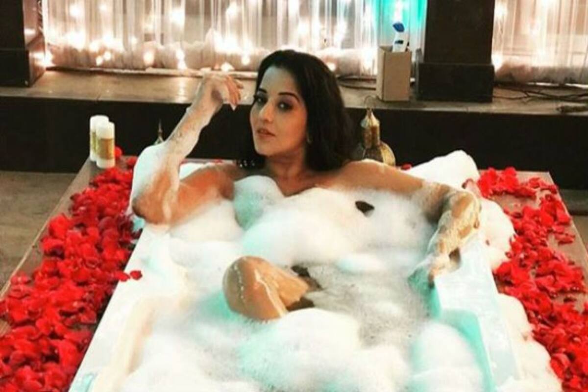 Bhojpuri Actress And Nazar Fame Monalisa Looks Sizzling Hot as She Poses in  Rose Petal-Filled Bathtub- See Pic | India.com