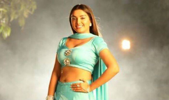 Bhojpuri Bombshell Amrapali Dubey Looks Super Hot In Pastel Green Lehenga As She Flaunts Her