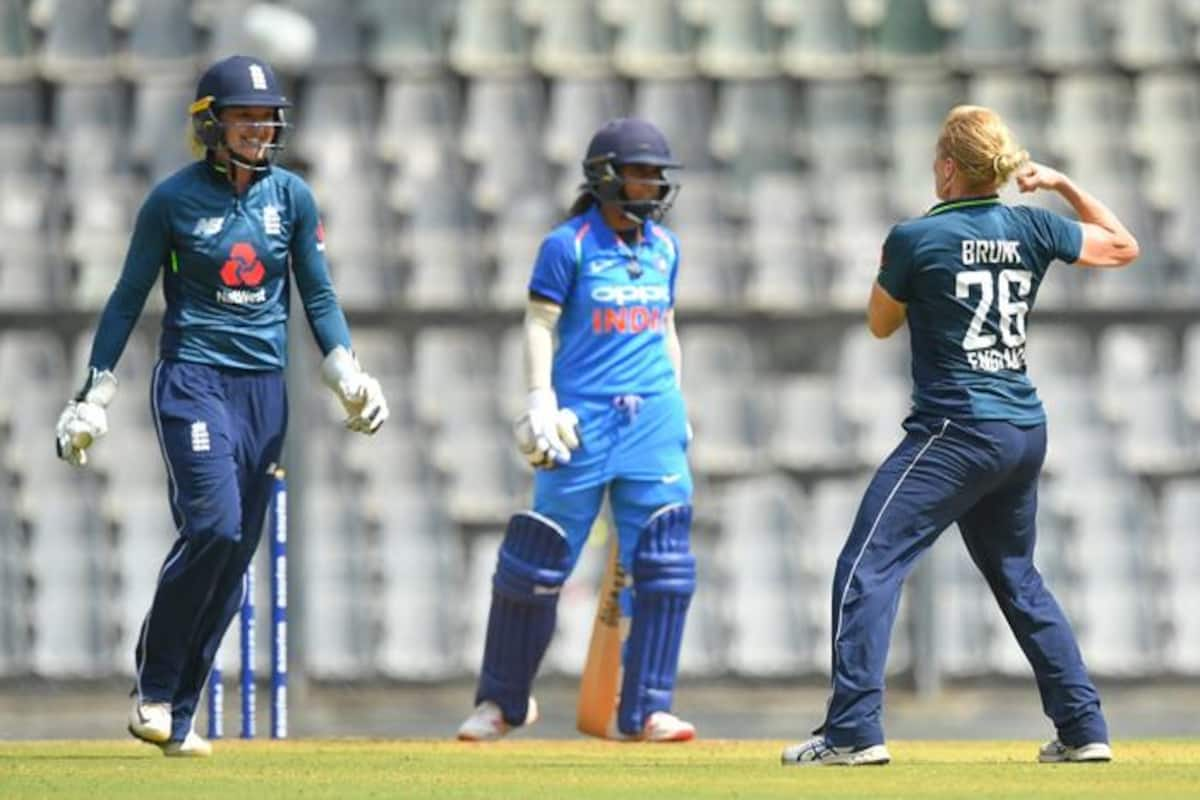 Consolation 69-run win for England in final Women's Ashes ODI