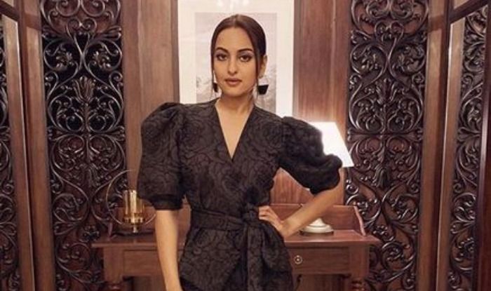 Sonakshi Sinha Threatens to Take Legal Action Against Organiser For