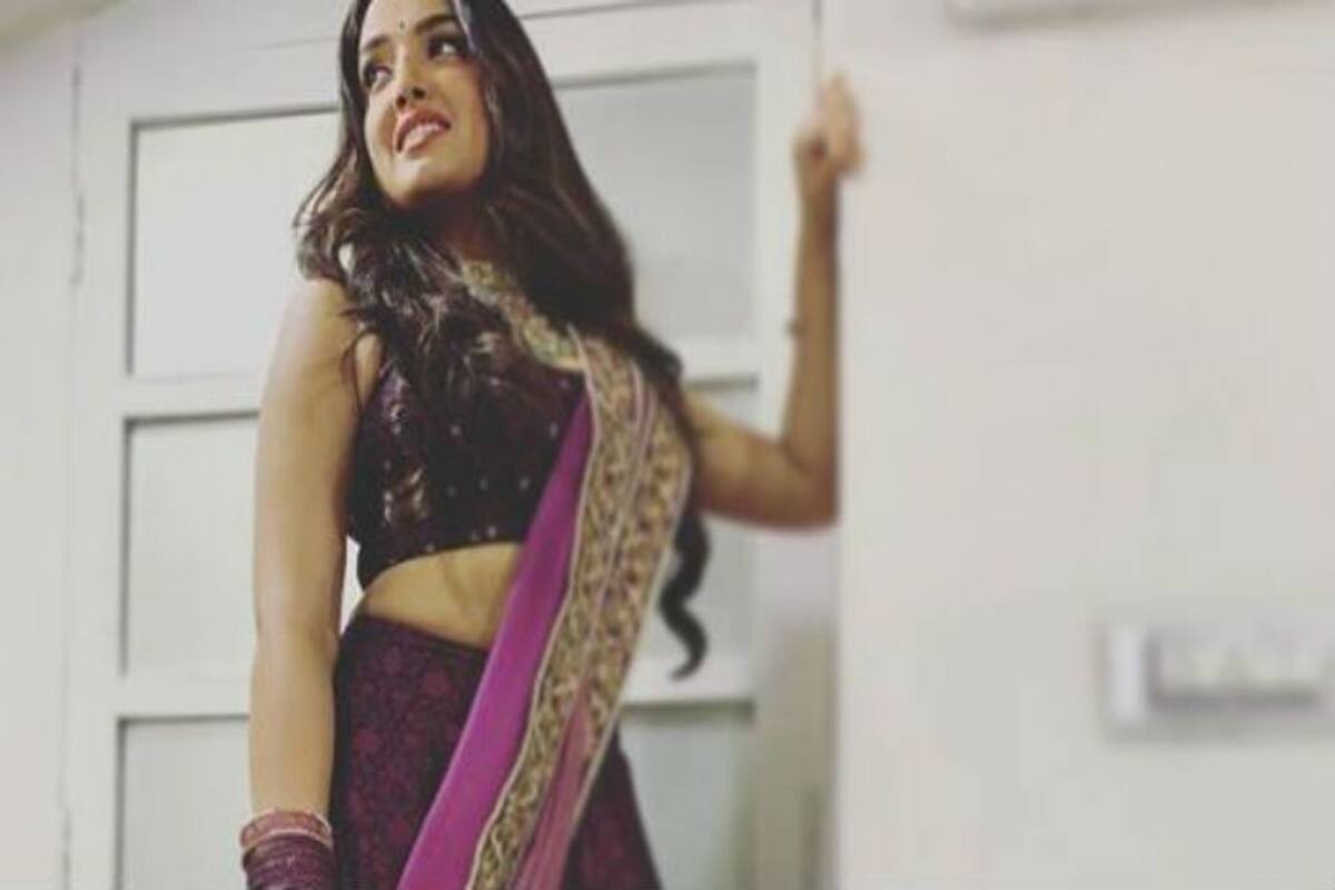 Amrapali Ka Sex - Amrapali Dubey Steals The Show in Sheer Purple Lehenga | India.com