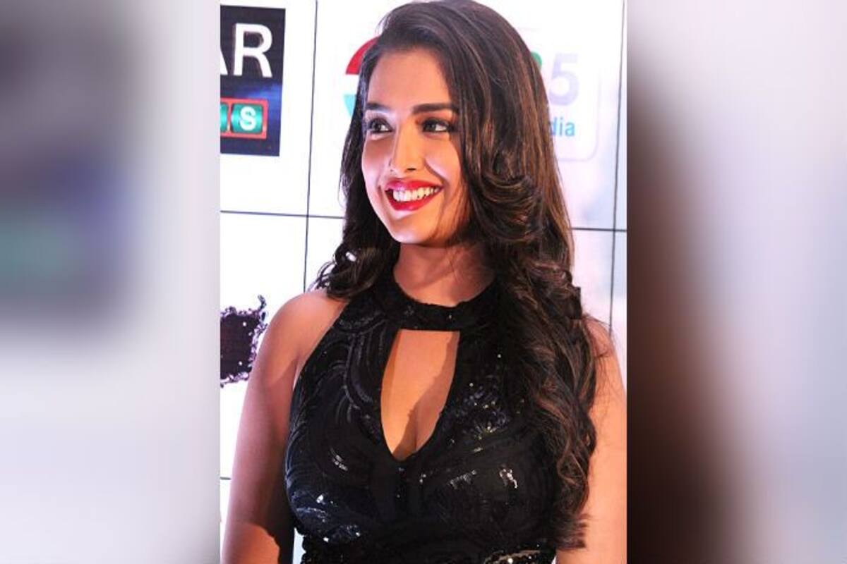 1200px x 800px - Bhojpuri Bomb Amrapali Dubey Looks Hot in Black Gown With Deep Neck in Her  Latest Sexy Instagram Picture | India.com