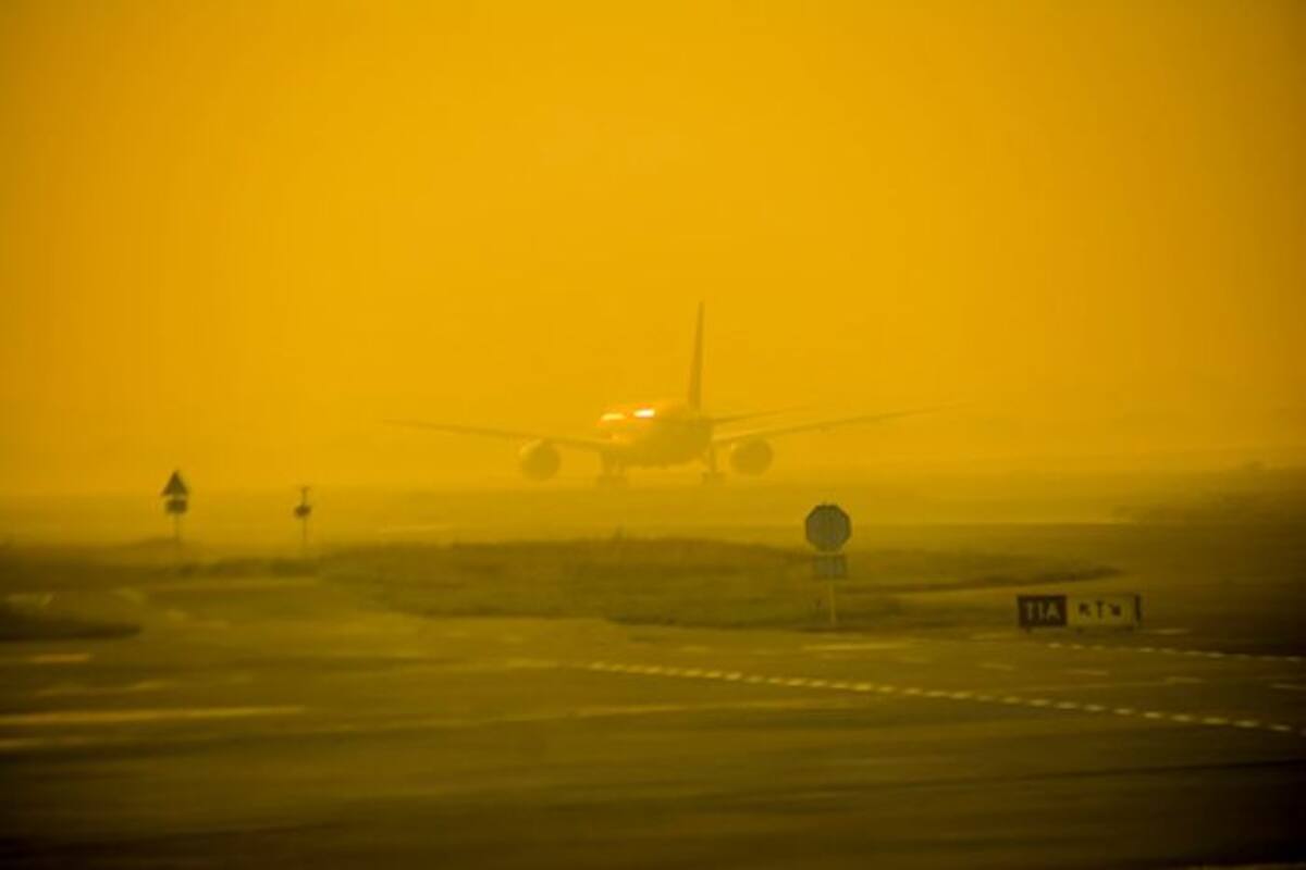 Singapore Airlines Plane Makes Emergency Landing At Delhi Airport India Com Flight sq368, which departed at 02:05 local time on monday (18:00 gmt sunday), was two hours into the flight when the pilot announced there was an engine problem. singapore airlines plane makes