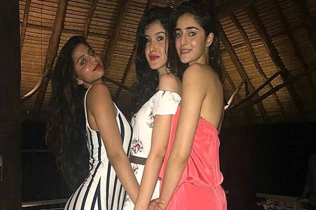 Sanjay Kapoor Maheep Kapoor S Daughter Shanaya Kapoor Begins Her Filmy Career But There S A Twist India Com Shanaya is currently assisting karan johar on his she is currently assisting karan on his upcoming film kargil girl. sanjay kapoor maheep kapoor s daughter