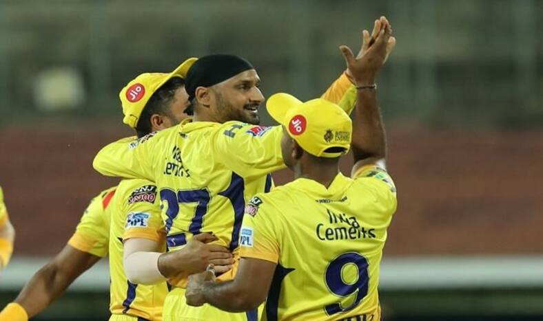 Indian T20 League, Match 1 Report: Harbhajan Singh, Imran Tahir Star as Chennai Thump Bangalore by 7 Wickets to Start Campaign on Winning Note