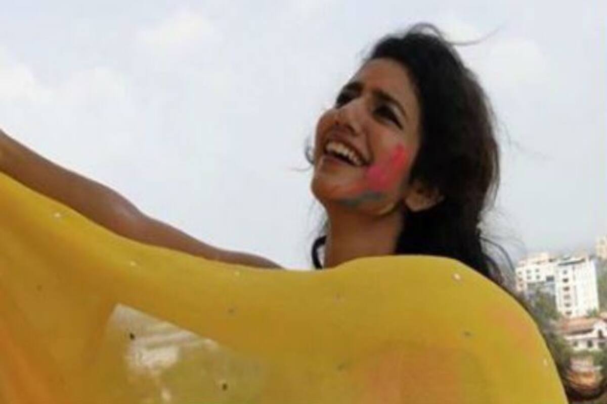 Priya Prakash Varrier Looks Hot in Sheer White Ethnic Wear as She Plays  Holi in a True Bollywood Style â€“ Watch Viral Video | India.com