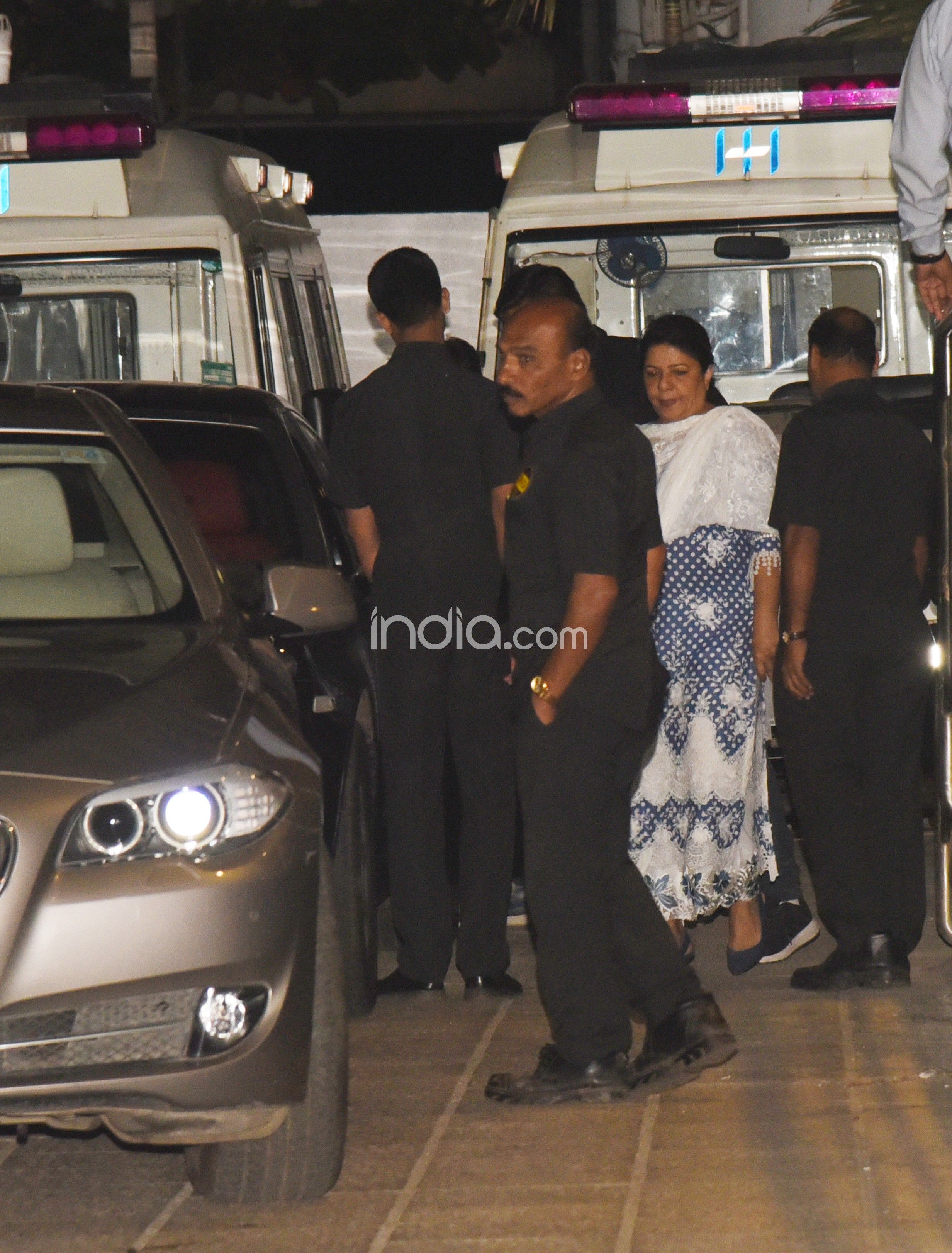Priyanka Chopra-Madhu Chopra visit hospital