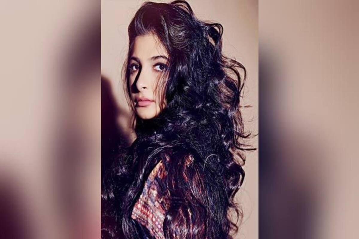 Anil Kapoor Writes Beautiful Message For Daughter Rhea Kapoor As She Turns 31 Today India Com Sonam kapoor and rhea kapoor arrive for the launch of their 2:20. daughter rhea kapoor as she turns 31