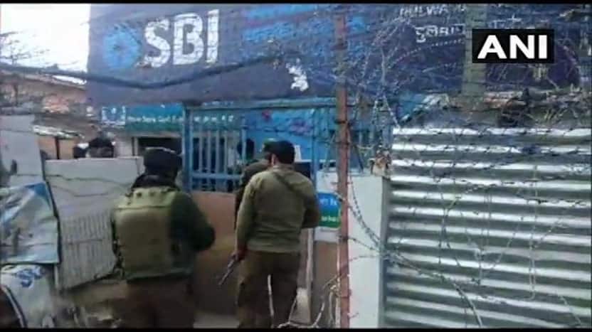 J&K: CRPF Jawan Injured After Terrorists Throw Grenade at Bunker in Pulwama