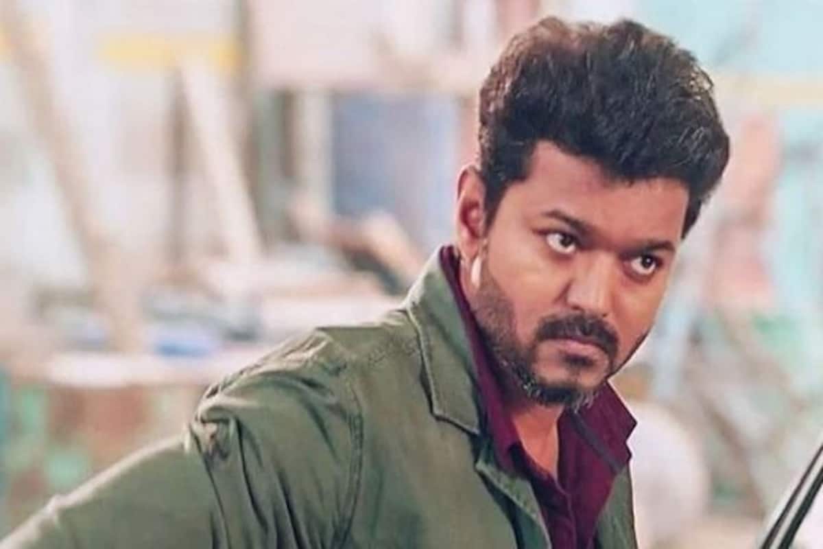 Thalapathy Vijay to The Rescue: Watch Actor Jump in to Save Fans From  Collapsing Fence 