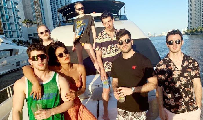 Priyanka Chopra –Nick Jonas Dance to Kareena Kapoor’s Tareefan Song Priyanka Chopra –Nick Jonas Dance to Kareena Kapoor’s Tareefan Song