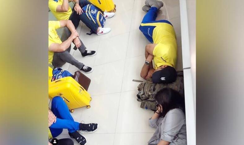 Dhoni and wife Sakshi sleeps on the floor of Chennai Airport_picture credits-MS Dhoni Instagram