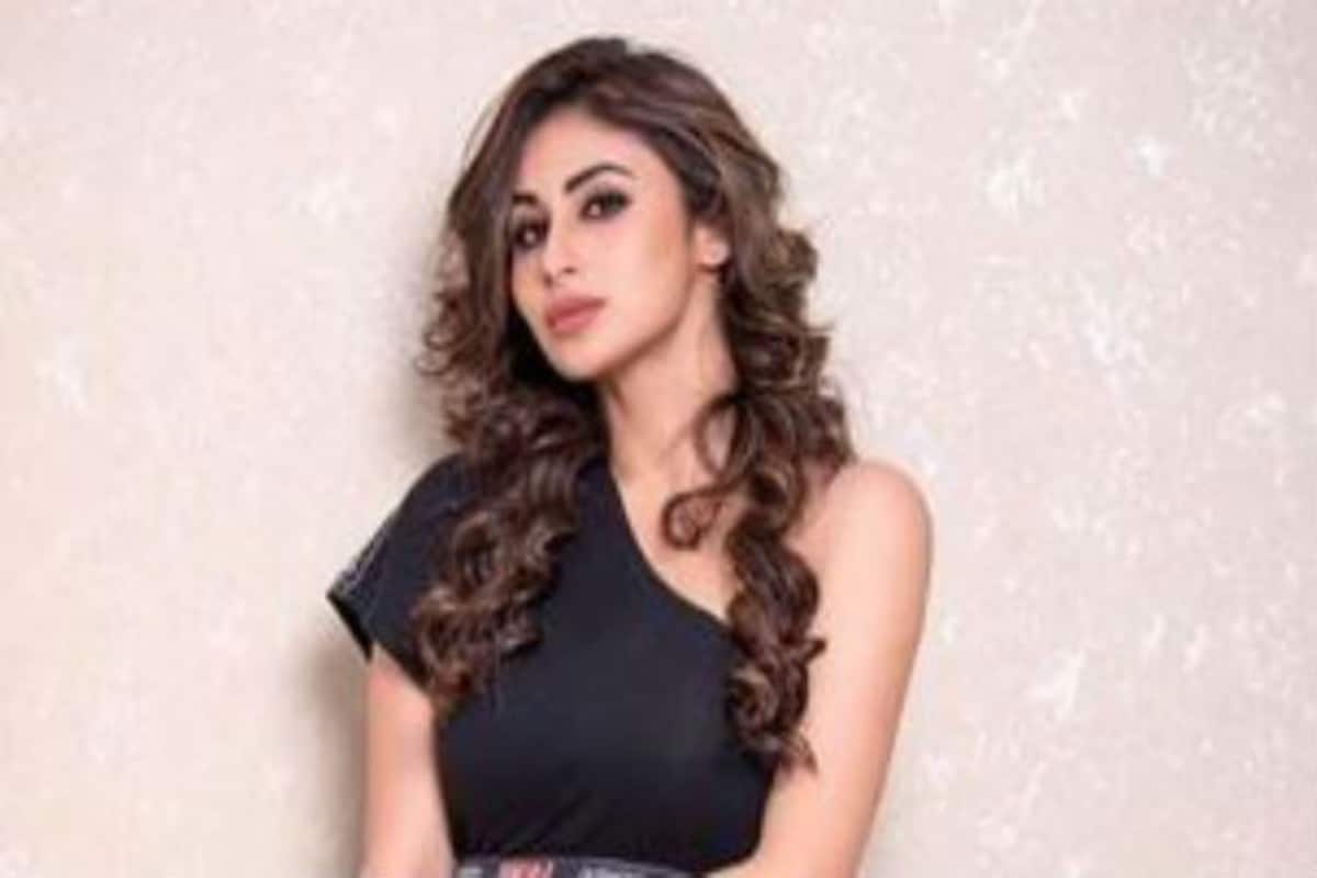 Mouni Roy Looks Hot And Sexy in Black Crop Top And Short Skirt in Her  Latest Instagram Pictures 