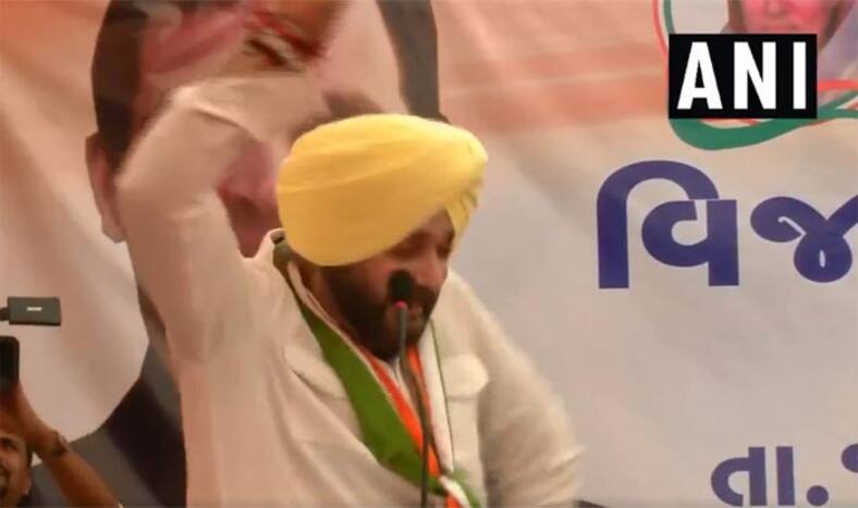 'Macchar ko Kapda Pehnana Aur Modi se Sach Bulwana Asambhav Hai', Navjot Singh Sidhu is at it Again