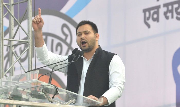 Bihar Assembly Election 2020: PM Modi Has 6 Siblings, Nitish Targeting Him, Tejashwi Hits Back at CM Over '8-9 Children' Jibe