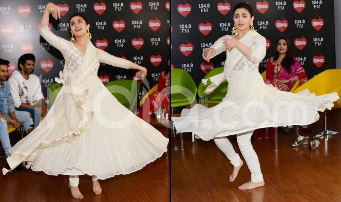 Alia Bhatt Performs Ghar More Pardesiya During Kalank's Promotion And