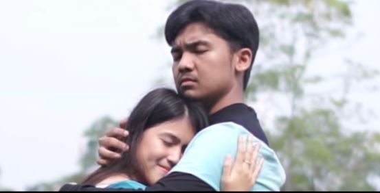 Shah Rukh Khan’s Indonesian Fans Are Back With ‘Humko Hami Se Churalo’ Shah Rukh Khan’s Indonesian Fans Are Back With ‘Humko Hami Se Churalo’