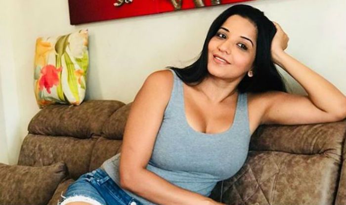 Bhojpuri Hot Bomb And Nazar Fame Monalisa Flaunts Her Sexy Dance Moves on