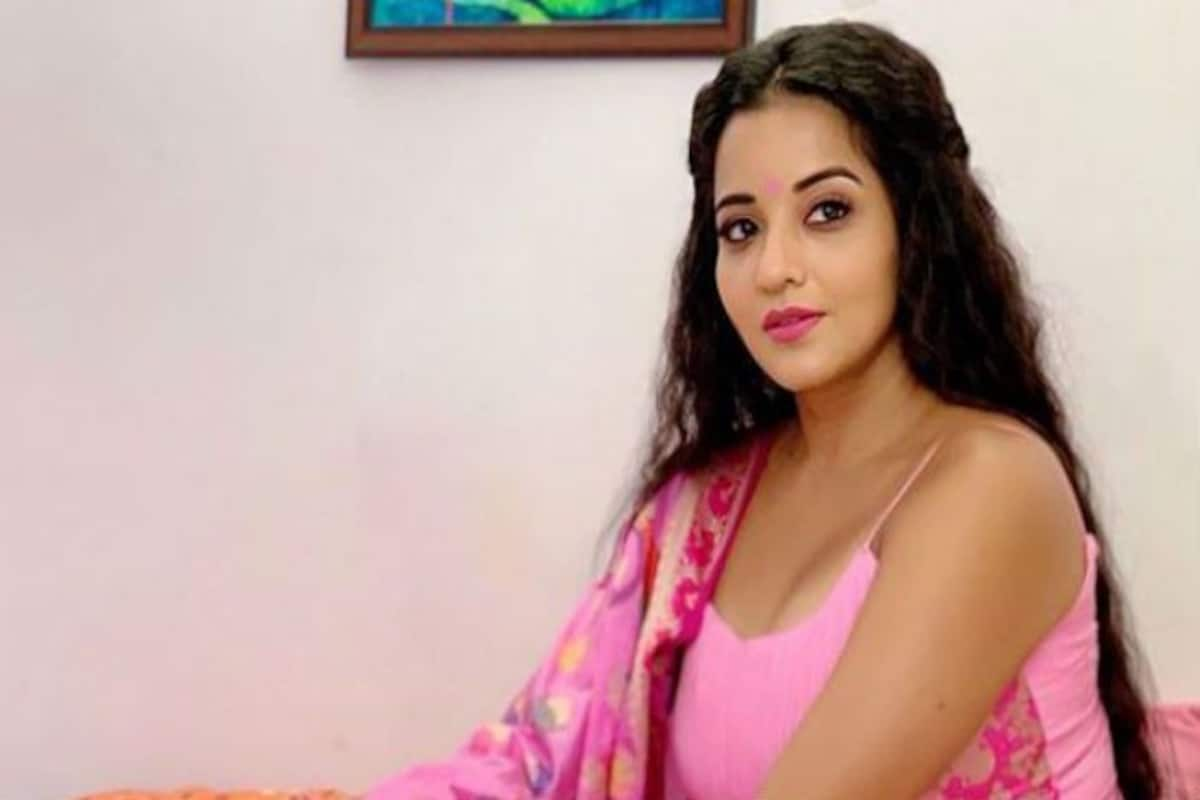 Bhojpuri Hot Bomb And Nazar Fame Monalisa Looks Sexy in Pink Suit-salwar  And Soft Curls