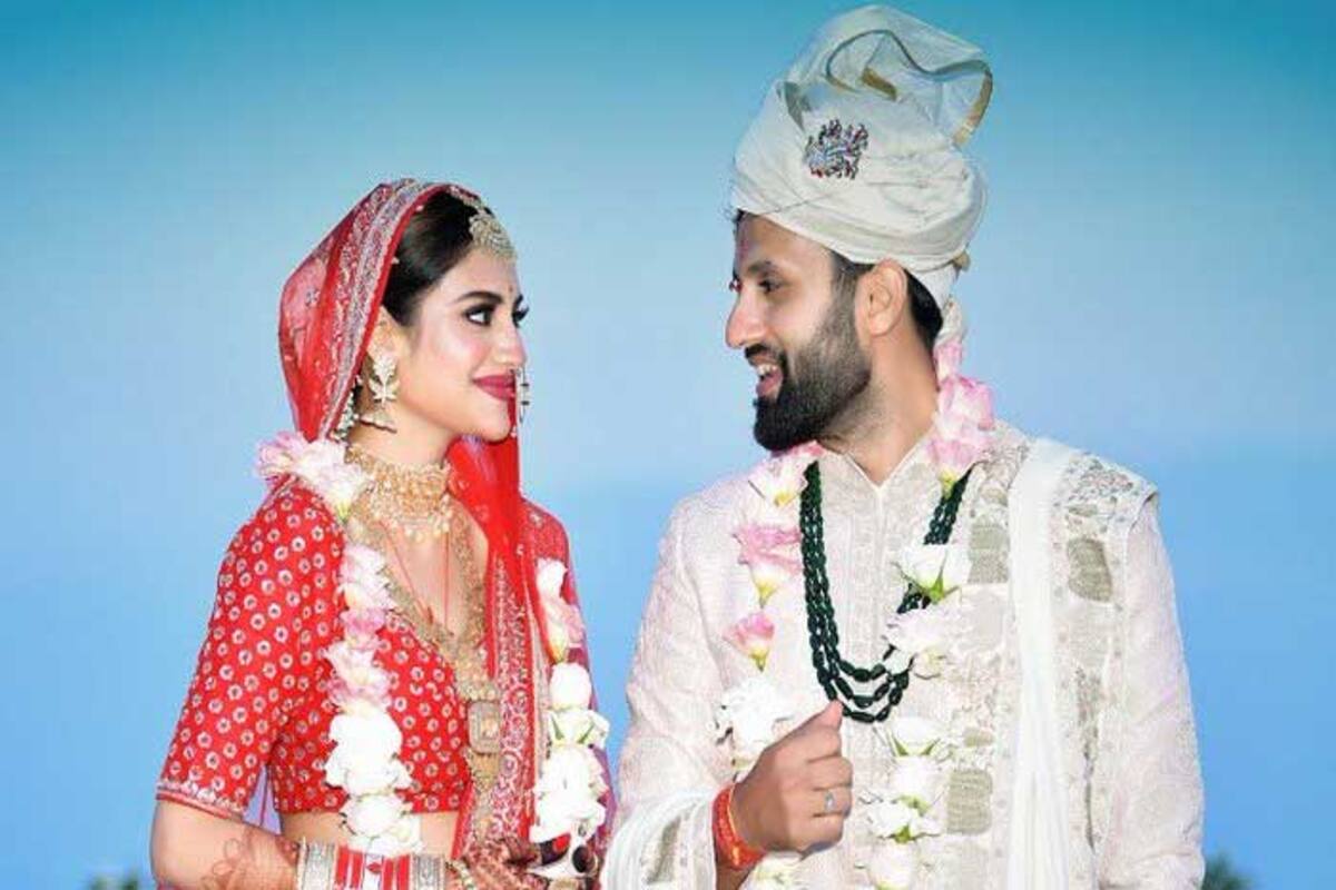 शादी की पहली सालगिरह पर नुसरत जहां ने पति निखिल जैन संग शेयर की फोटो, लिखा,  तुम मेरे आज... - Tmc mp nikhil jain and nusrat jahan celebrated first  wedding anniversary -