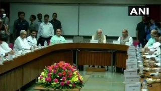 ‘एक देश एक चुनाव’ पर PM मोदी की सर्वदलीय बैठक से कांग्रेस, टीएमसी, एसपी, बीएसपी ने बनाई दूरी ‘एक देश एक चुनाव’ पर PM मोदी की सर्वदलीय बैठक से कांग्रेस, टीएमसी, एसपी, बीएसपी ने बनाई दूरी